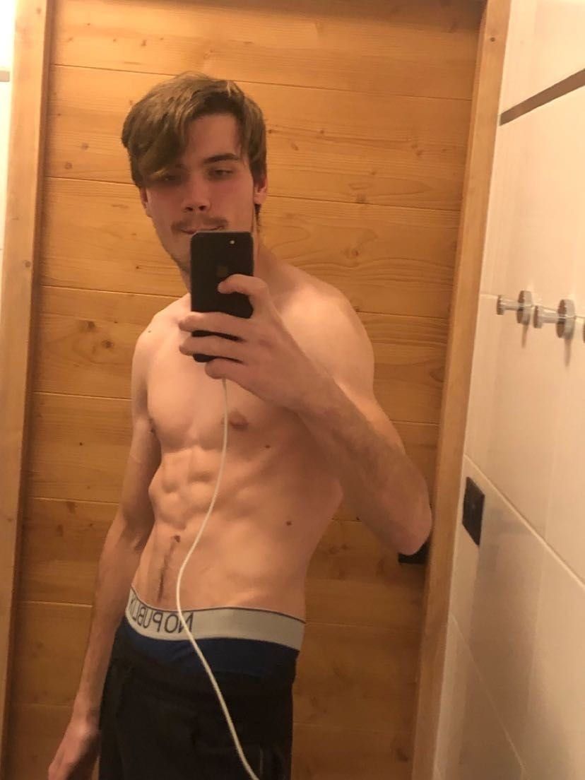 Myron - Site gay gratuit à Littenheid Profil de Myron, 27 ans, Site gay gratuit à Littenheid (Thurgovie)