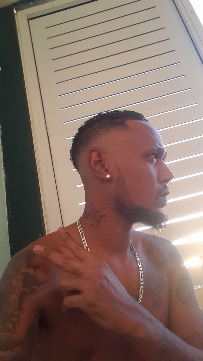 Nico - Site gay gratuit à Gempenach Profil de Nico, 25 ans, Site gay gratuit à Gempenach (Fribourg)