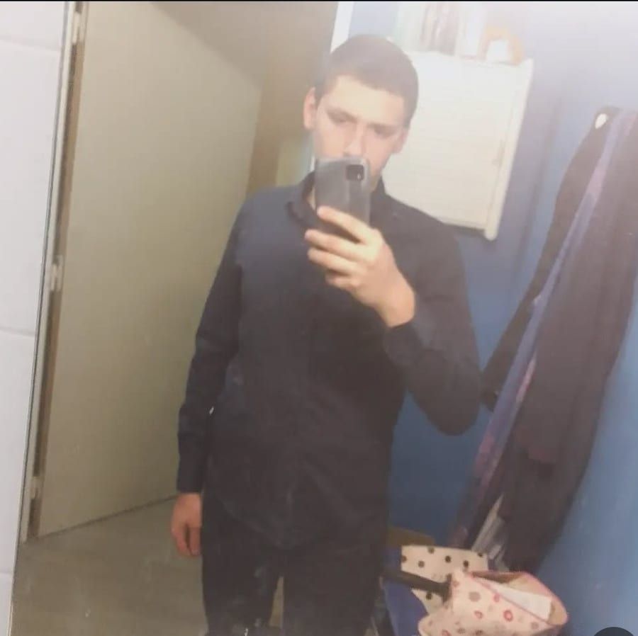 Jef - Site gay gratuit à Lüscherz Profil de Jef, 23 ans, Site gay gratuit à Lüscherz (Berne)