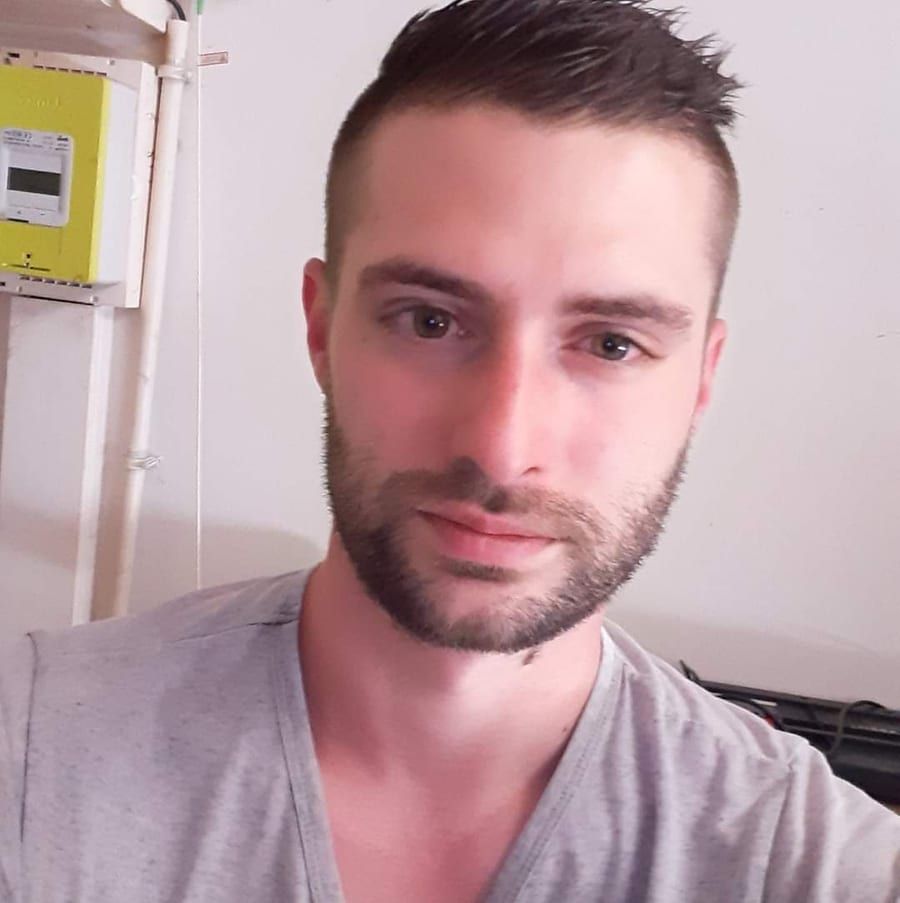 El - Site gay gratuit à Oberbalmberg Profil de El, 25 ans, Site gay gratuit à Oberbalmberg (Soleure)