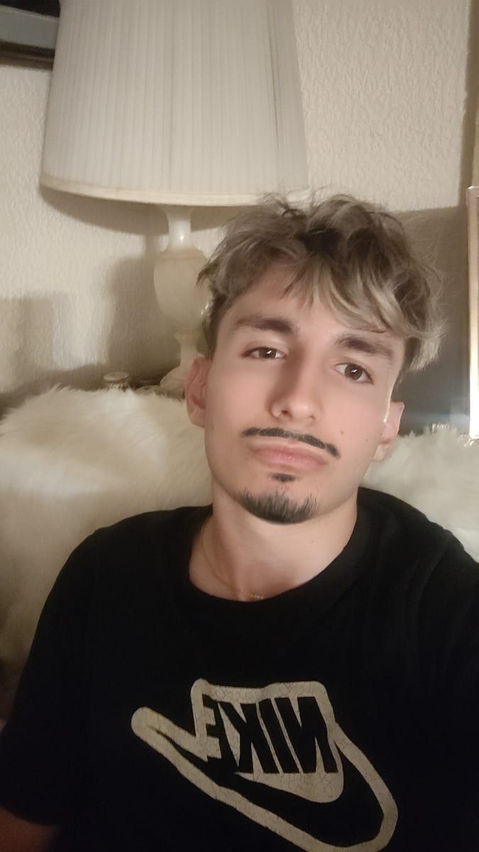 Brent - Site gay gratuit à Lippoldswilen Profil de Brent, 22 ans, Site gay gratuit à Lippoldswilen (Thurgovie)