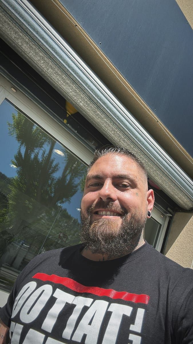 Gibran - Site gay gratuit à Zignau Profil de Gibran, 31 ans, Site gay gratuit à Zignau (Grisons)