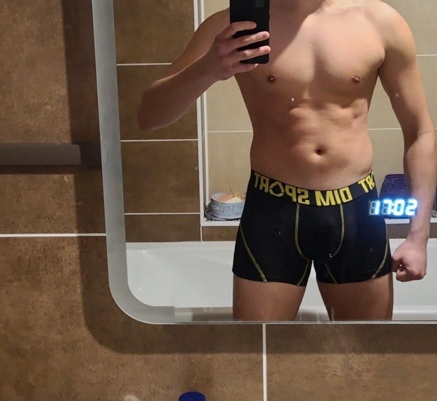 Reyhane - Site gay gratuit à Riehen Profil de Reyhane, 23 ans, Site gay gratuit à Riehen (Bâle-Ville)