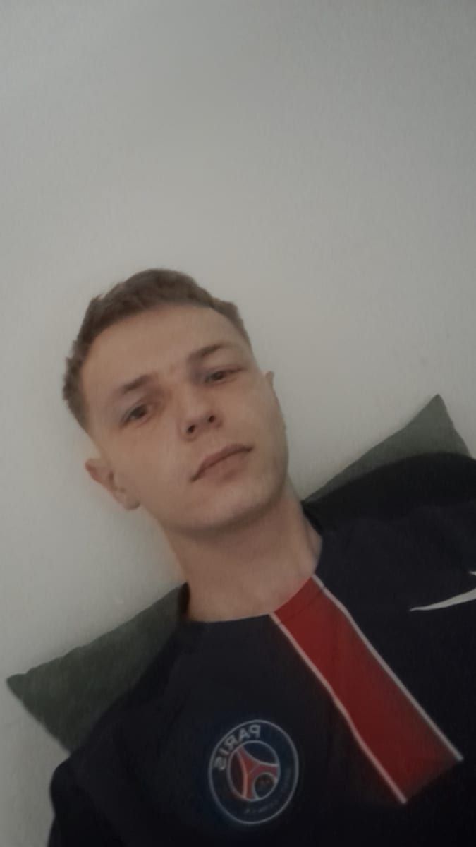 Jean-florian - Site gay gratuit à Vésenaz Profil de Jean-florian, 32 ans, Site gay gratuit à Vésenaz (Genève)