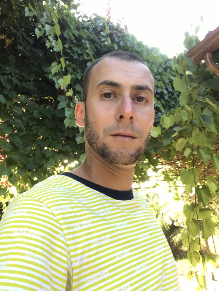 Profil de Larbi, 24 ans, Site gay gratuit à Surrein (Grisons)