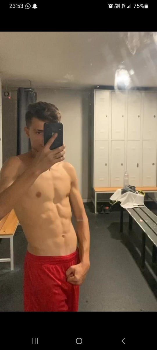 Giro - Site gay gratuit à Zwingen Profil de Giro, 38 ans, Site gay gratuit à Zwingen (Bâle-Campagne)