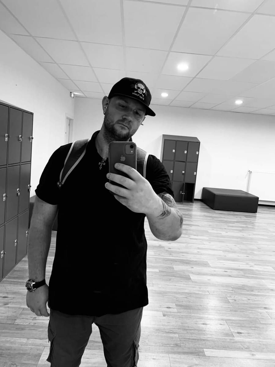 Siméon - Site gay gratuit à Rossa Profil de Siméon, 24 ans, Site gay gratuit à Rossa (Grisons)