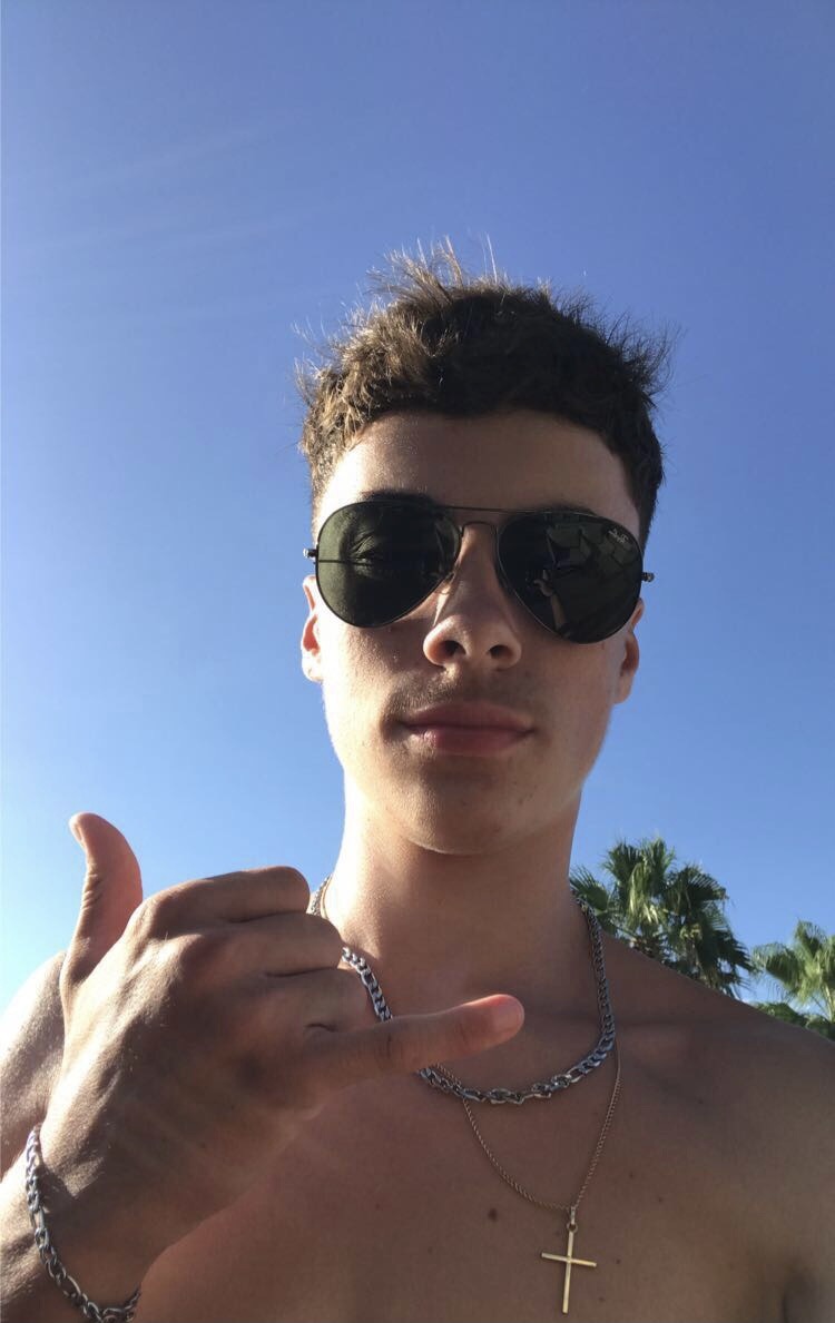 Carlo - Site gay gratuit à Bremgarten b. Bern Profil de Carlo, 22 ans, Site gay gratuit à Bremgarten b. Bern (Berne)