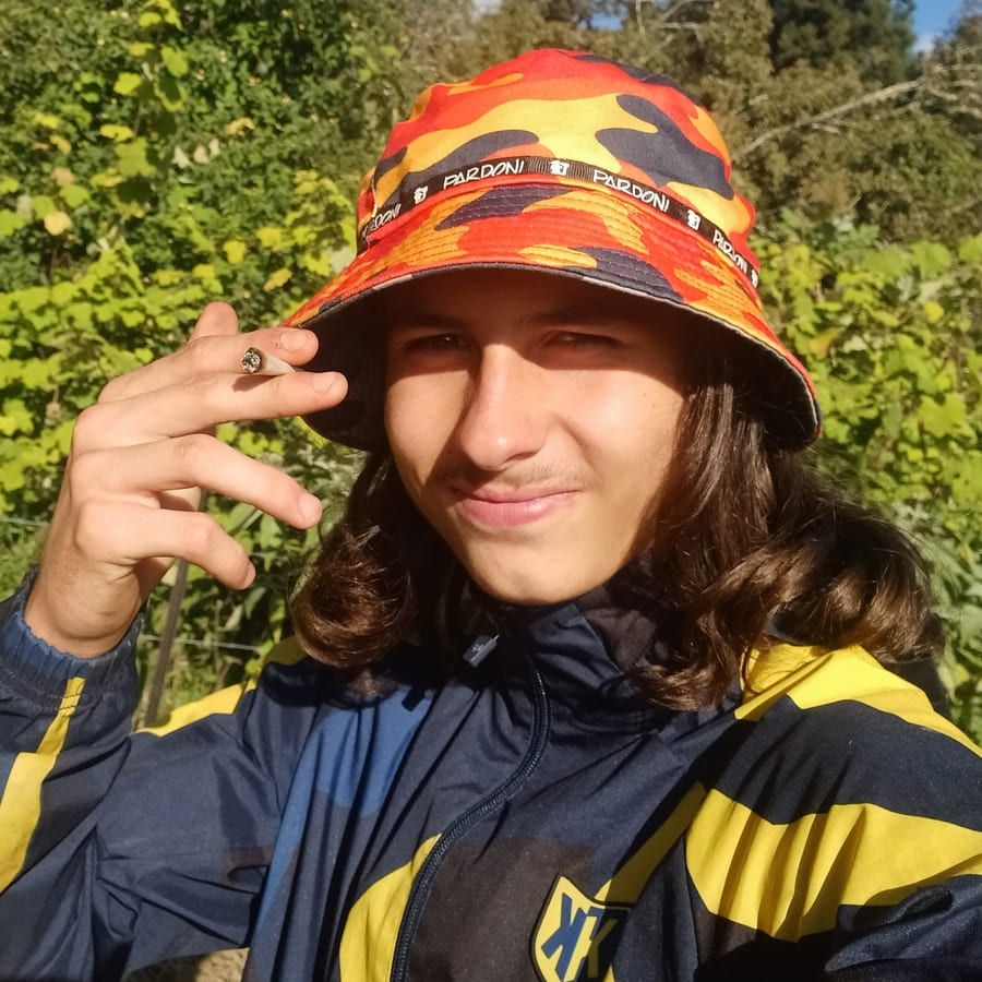 Erion - Site gay gratuit à Zweisimmen Profil de Erion, 37 ans, Site gay gratuit à Zweisimmen (Berne)
