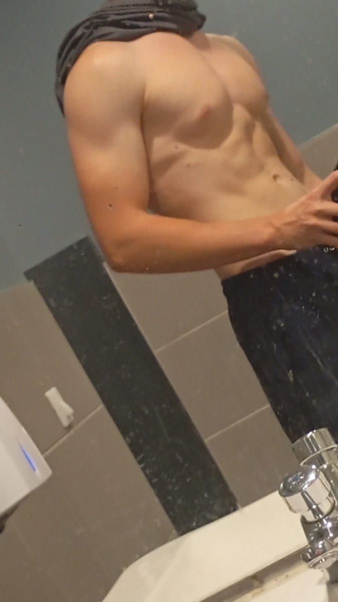 Erevan - Site gay gratuit à Wangen SZ Profil de Erevan, 35 ans, Site gay gratuit à Wangen SZ (Schwytz)