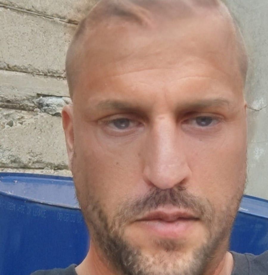 Madani - Site gay gratuit à Yens Profil de Madani, 24 ans, Site gay gratuit à Yens (Vaud)