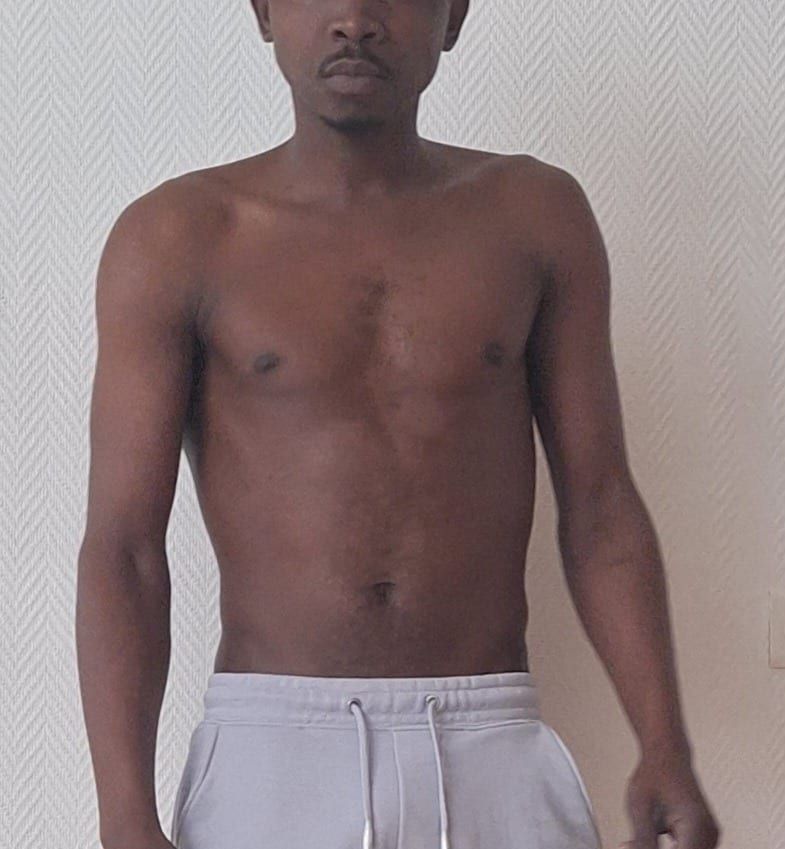 Pietro - Site gay gratuit à Galmiz Profil de Pietro, 32 ans, Site gay gratuit à Galmiz (Fribourg)