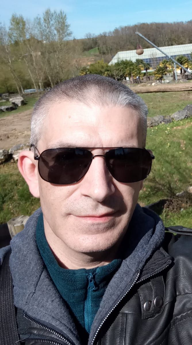 Yonny - Site gay gratuit à Zweidlen Profil de Yonny, 31 ans, Site gay gratuit à Zweidlen (Zurich)