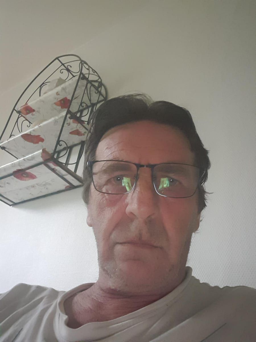 Lukas - Site gay gratuit à Preda Profil de Lukas, 45 ans, Site gay gratuit à Preda (Grisons)