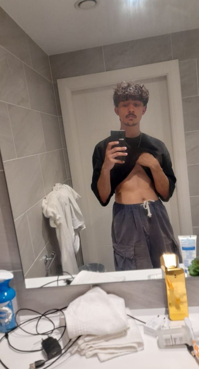 Yadali - Site gay gratuit à Gondo Profil de Yadali, 24 ans, Site gay gratuit à Gondo (Valais)