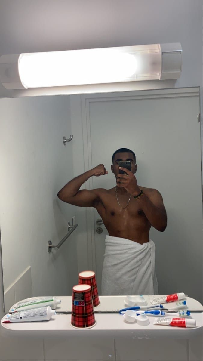 Henri-xavier - Site gay gratuit à Fex Profil de Henri-xavier, 25 ans, Site gay gratuit à Fex (Grisons)