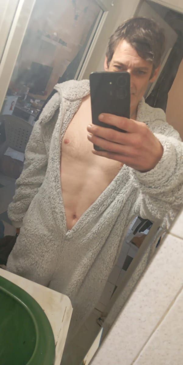 Eren - Site gay gratuit à Allschwil Profil de Eren, 29 ans, Site gay gratuit à Allschwil (Bâle-Campagne)