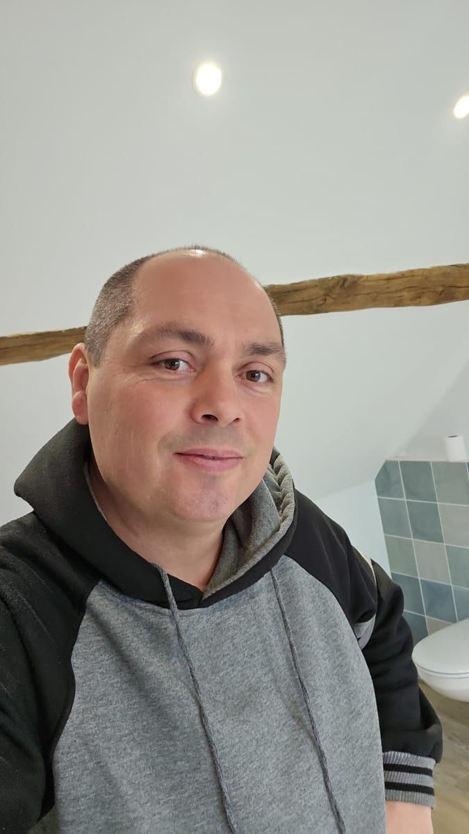 Elarif - Site gay gratuit à Innerferrera Profil de Elarif, 41 ans, Site gay gratuit à Innerferrera (Grisons)