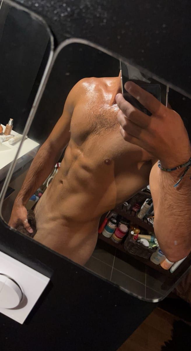 Hyacinthe - Site gay gratuit à Bitsch Profil de Hyacinthe, 24 ans, Site gay gratuit à Bitsch (Valais)