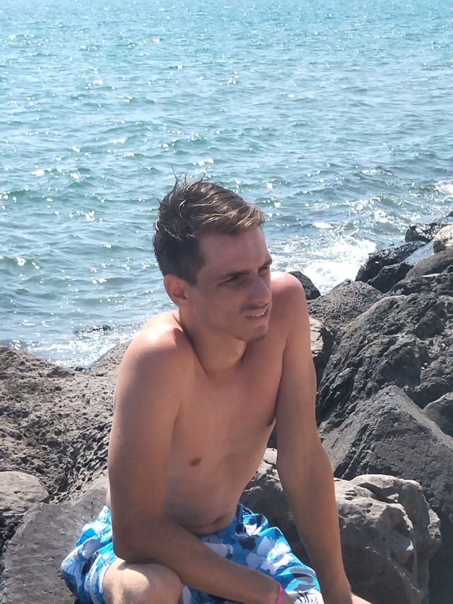 Profil de Babou, 40 ans, Site gay gratuit à Täsch (Valais)