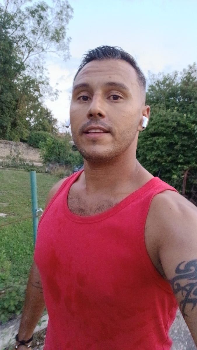 Keyllian - Site gay gratuit à Willerzell Profil de Keyllian, 23 ans, Site gay gratuit à Willerzell (Schwytz)