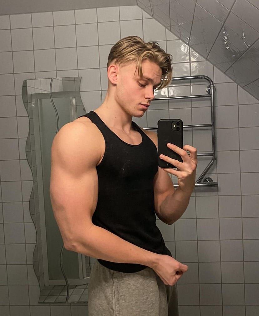 Gwenegan - Site gay gratuit à Wienacht-Tobel Profil de Gwenegan, 22 ans, Site gay gratuit à Wienacht-Tobel (Appenzell Rhodes-Extérieures)