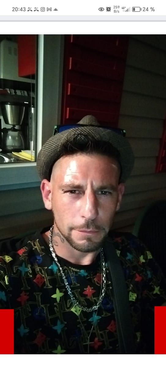 Emery - Site gay gratuit à Grindelwald Profil de Emery, 32 ans, Site gay gratuit à Grindelwald (Berne)