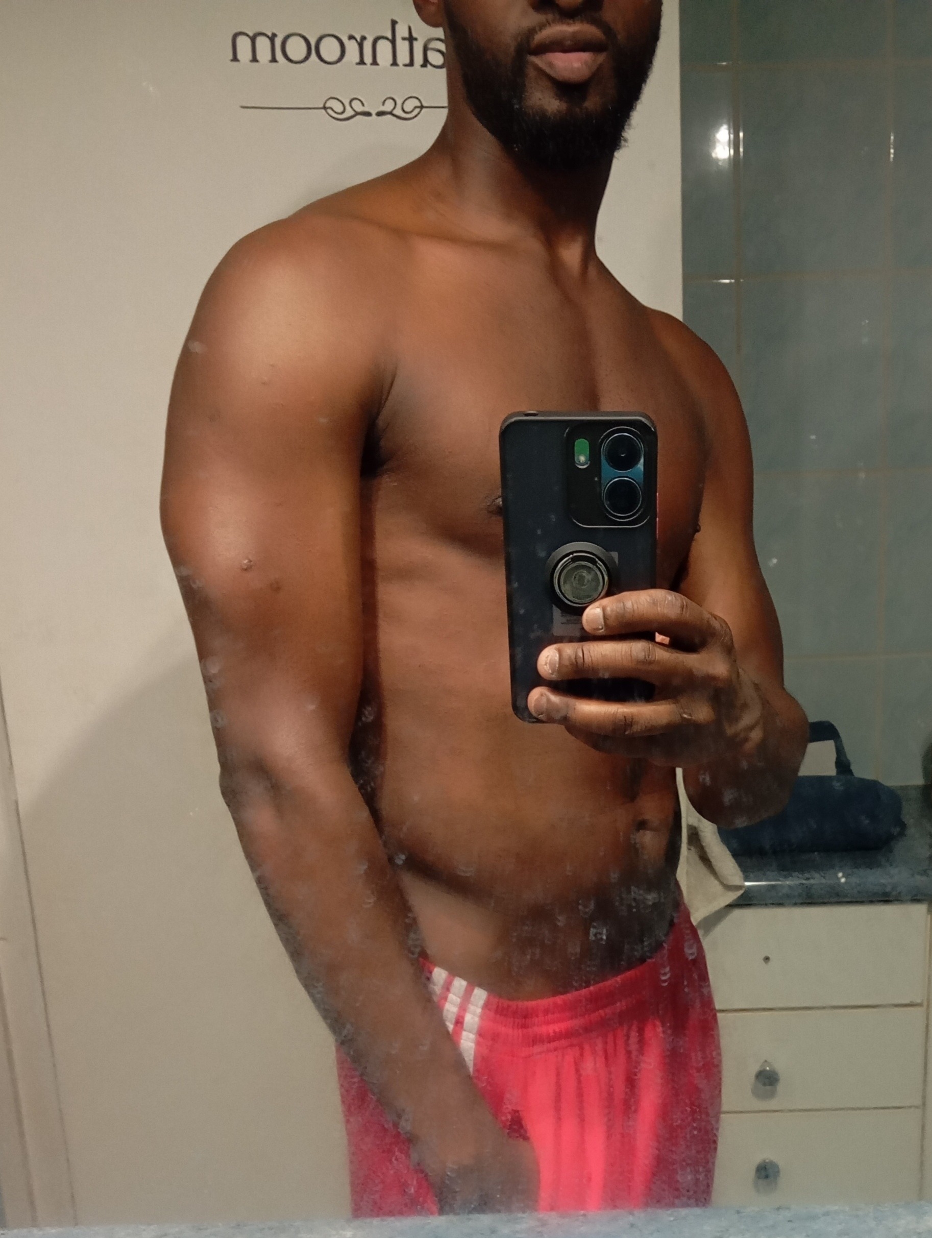 El - Site gay gratuit à Möhlin Profil de El, 24 ans, Site gay gratuit à Möhlin (Argovie)