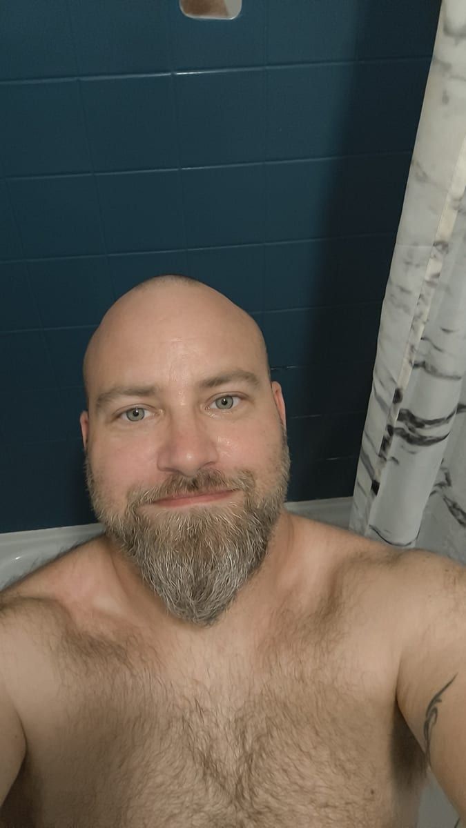 Loukian - Site gay gratuit à Blankenburg Profil de Loukian, 26 ans, Site gay gratuit à Blankenburg (Berne)