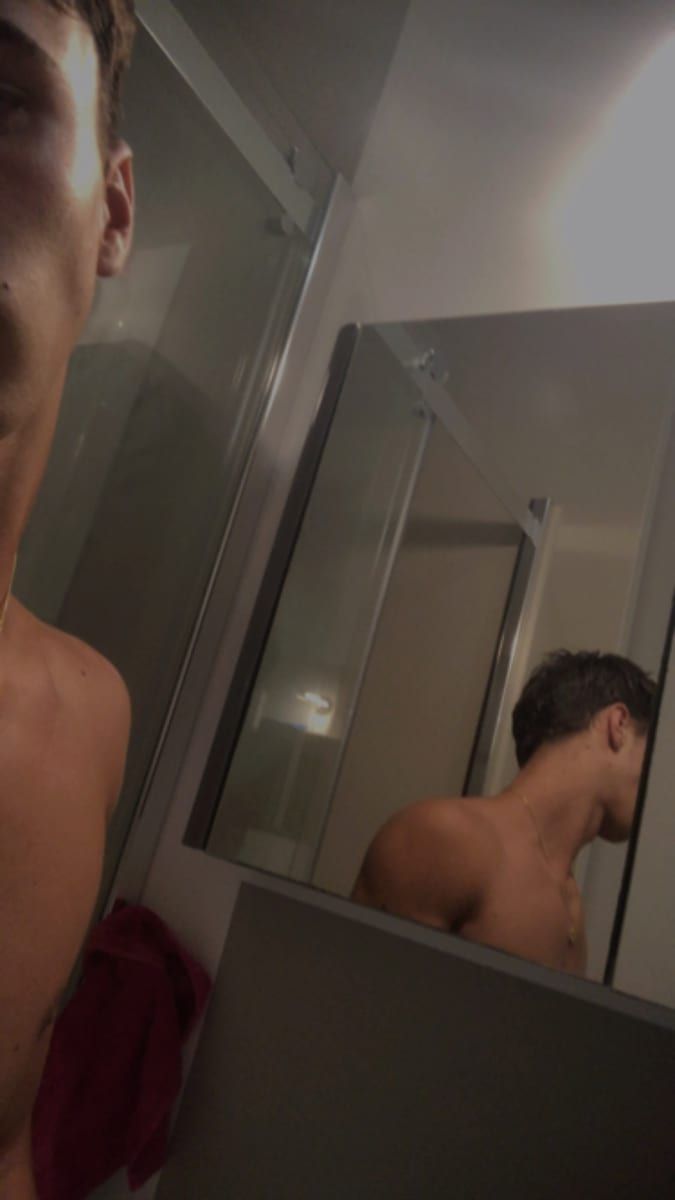 Erembert - Site gay gratuit à Perrefitte Profil de Erembert, 27 ans, Site gay gratuit à Perrefitte (Berne)