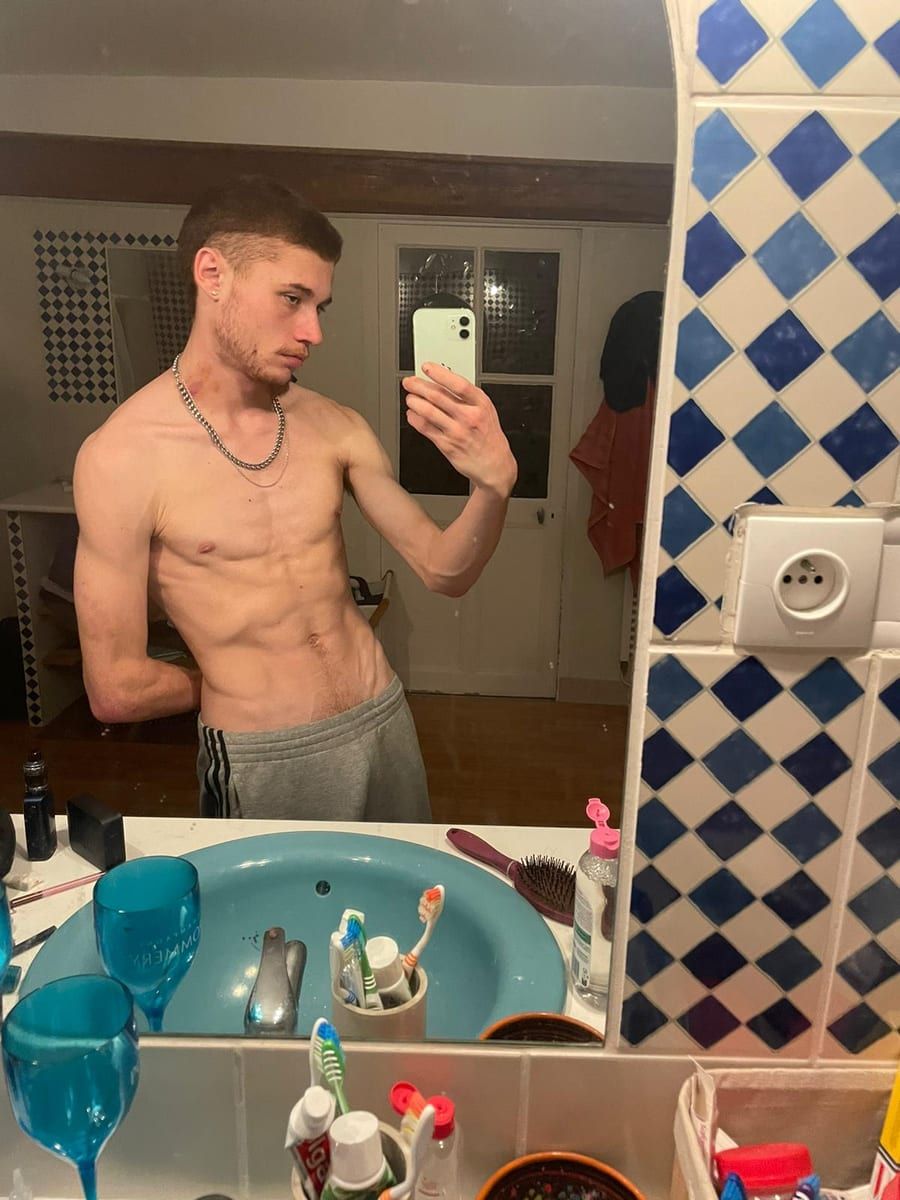 Marciano - Site gay gratuit à Eclépens Profil de Marciano, 35 ans, Site gay gratuit à Eclépens (Vaud)