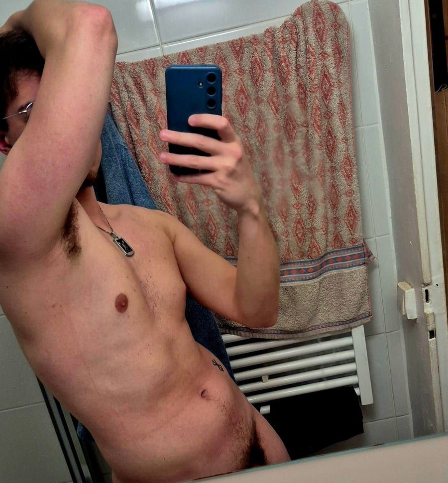 Medi - Site gay gratuit à Zuoz Profil de Medi, 35 ans, Site gay gratuit à Zuoz (Grisons)