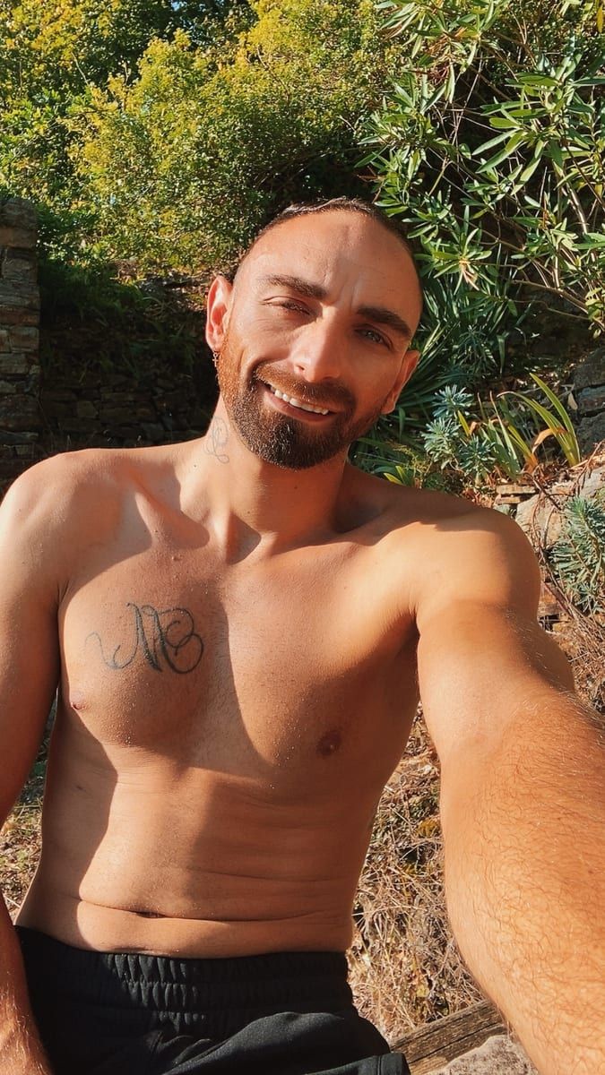 Haider - Site gay gratuit à Allschwil Profil de Haider, 25 ans, Site gay gratuit à Allschwil (Bâle-Campagne)