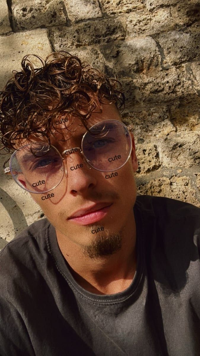 Tineo - Site gay gratuit à Ziefen Profil de Tineo, 24 ans, Site gay gratuit à Ziefen (Bâle-Campagne)