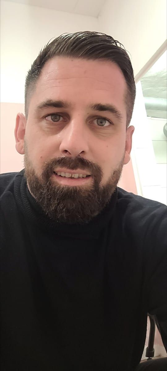 Saverio - Site gay gratuit à Urnerboden Profil de Saverio, 25 ans, Site gay gratuit à Urnerboden (Uri)
