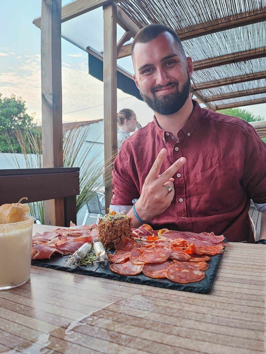 Edwart - Site gay gratuit à Vésenaz Profil de Edwart, 27 ans, Site gay gratuit à Vésenaz (Genève)