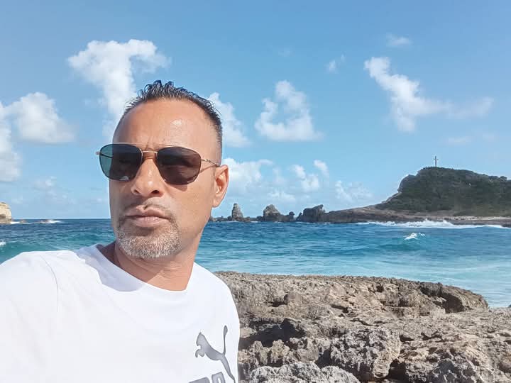 Fayçal - Site gay gratuit à Grindelwald Profil de Fayçal, 44 ans, Site gay gratuit à Grindelwald (Berne)