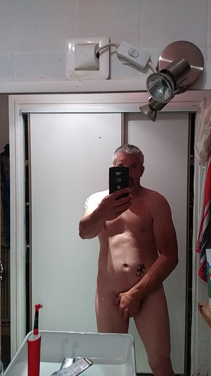 Rael - Site gay gratuit à Vico Morcote Profil de Rael, 34 ans, Site gay gratuit à Vico Morcote (Tessin)