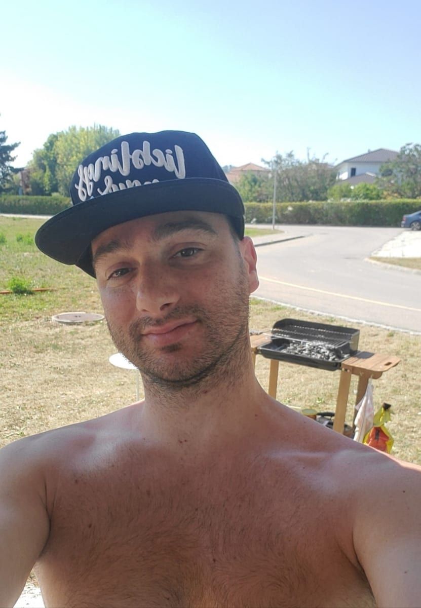 Abdelsalem - Site gay gratuit à Sur Profil de Abdelsalem, 44 ans, Site gay gratuit à Sur (Grisons)