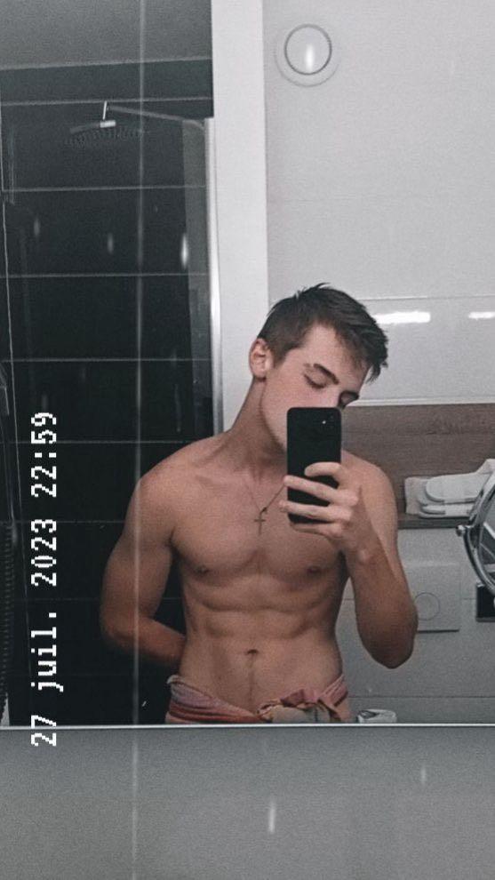 Dinis - Site gay gratuit à Walzenhausen Profil de Dinis, 25 ans, Site gay gratuit à Walzenhausen (Appenzell Rhodes-Extérieures)