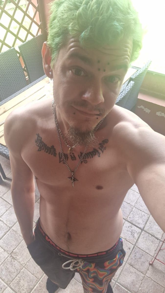 Thaïs - Site gay gratuit à Zell LU Profil de Thaïs, 44 ans, Site gay gratuit à Zell LU (Lucerne)