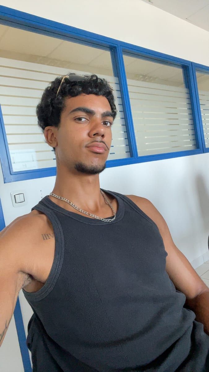 Nominoe - Site gay gratuit à Niedergösgen Profil de Nominoe, 26 ans, Site gay gratuit à Niedergösgen (Soleure)