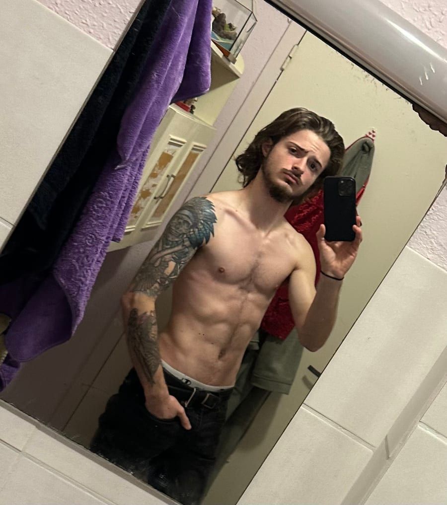 Kentyn - Site gay gratuit à Bettingen Profil de Kentyn, 23 ans, Site gay gratuit à Bettingen (Bâle-Ville)