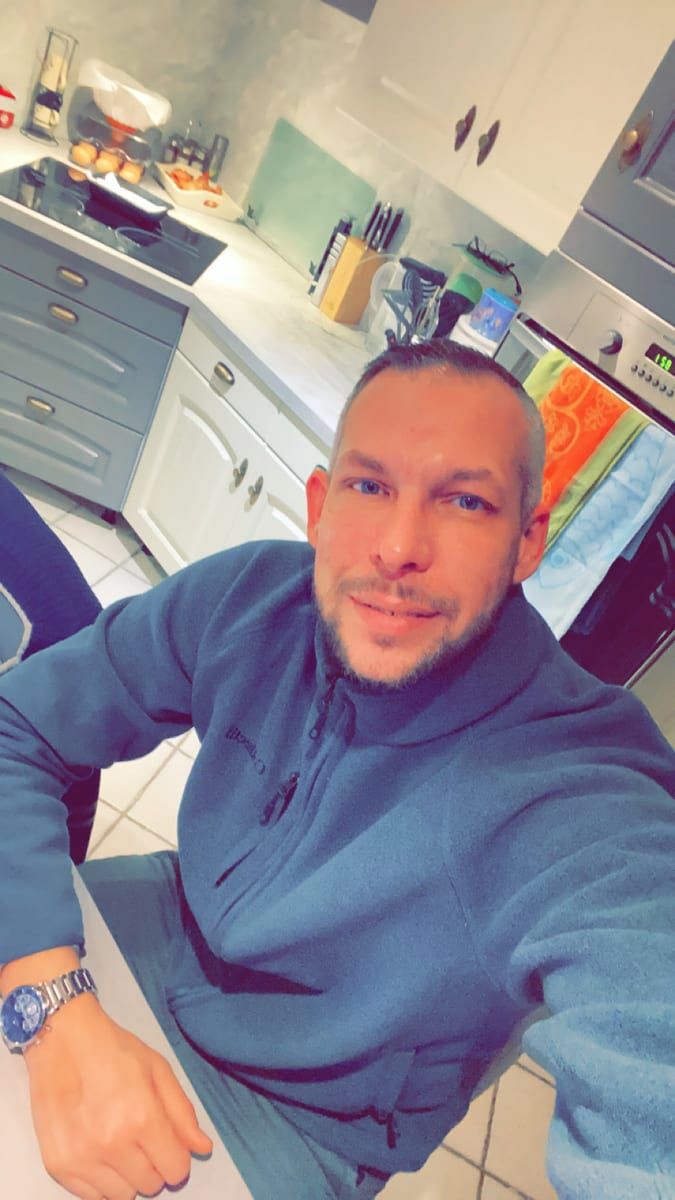 Yvane - Site gay gratuit à Massongex Profil de Yvane, 29 ans, Site gay gratuit à Massongex (Valais)